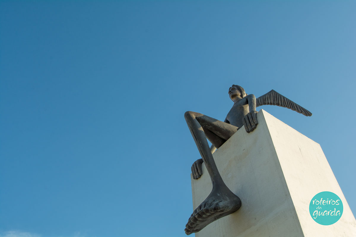 Escultura "Anjo-da-Guarda"