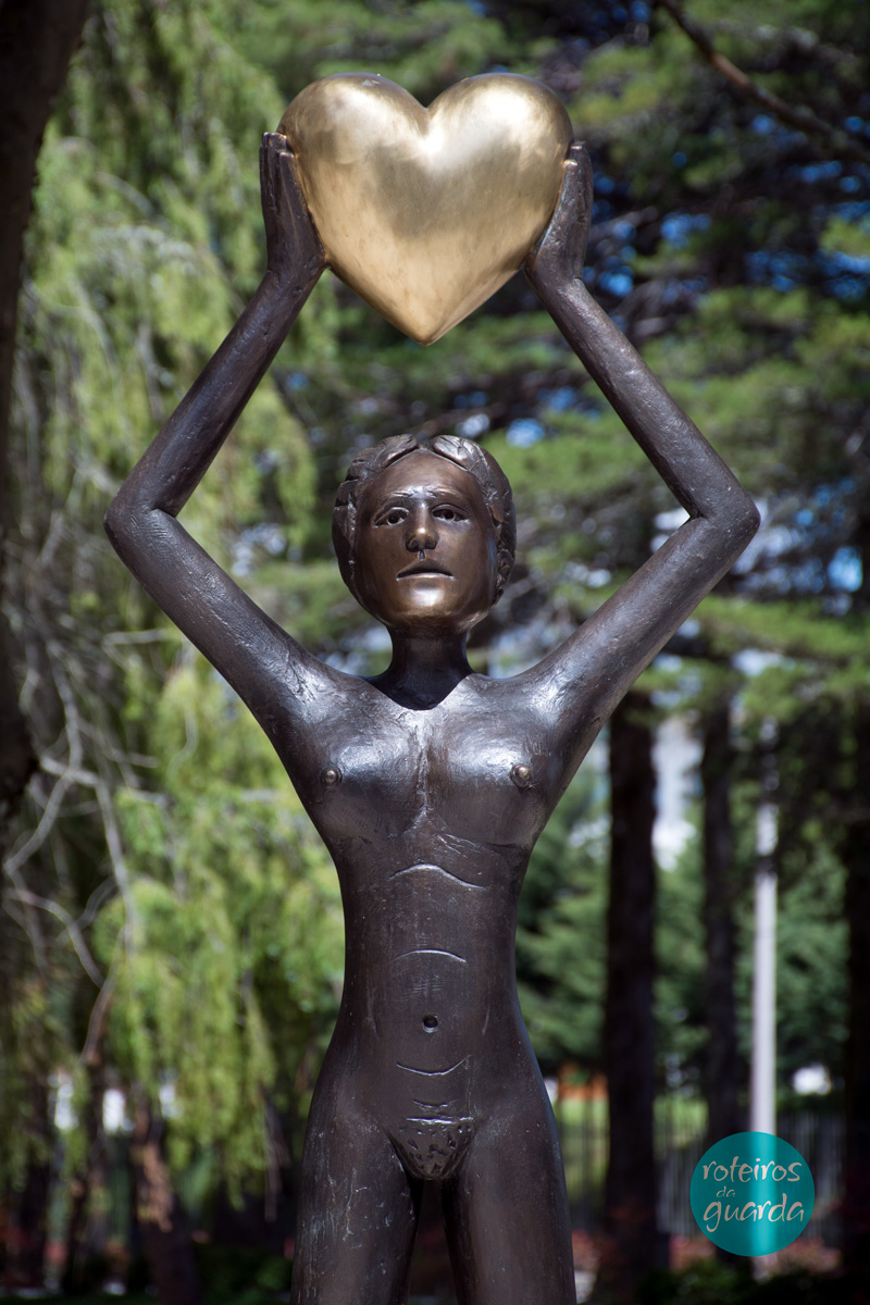 Escultura Guarda no Coração